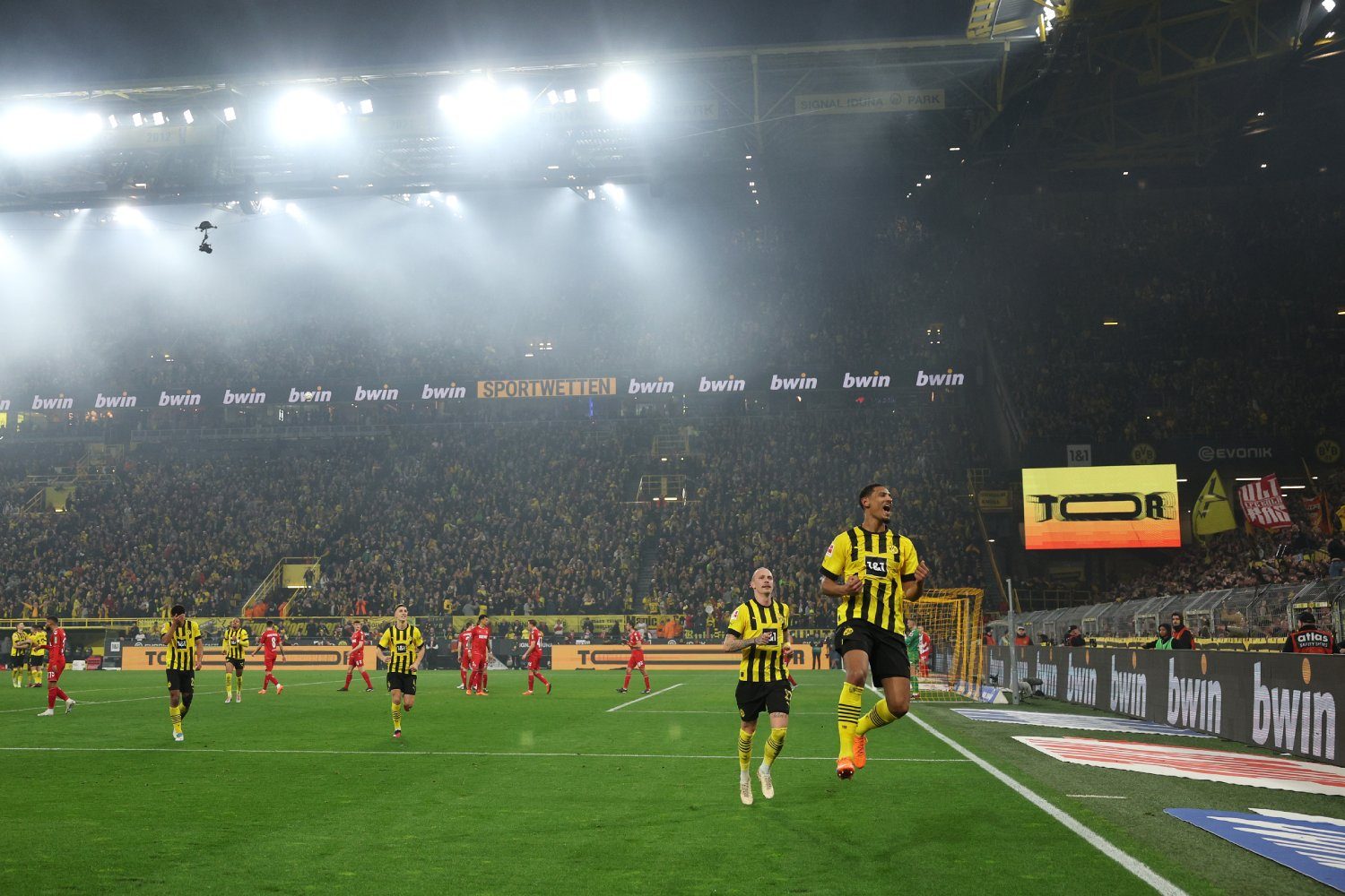 BVB 1. FC Köln Stimmen