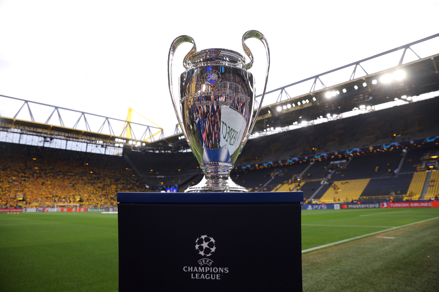 Champions-League-Pokal