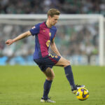 Real Betis Balompie v FC Barcelona, Barca - La Liga EA Sports Frenkie de Jong central midfield of Barcelona and Netherlands compete for the ball during the LaLiga match between Real Betis Balompie and FC Barcelona at Estadio Benito Villamarin on December 7, 2024 in Seville, Spain. Seville Spain PUBLICATIONxNOTxINxFRA Copyright: xJosexBretonx originalFilename:bretonhernandez-realbeti241207_npJLn.jpg