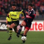 Stephane Chapuisat im Zweikampf mit Markus Babbel vom FC Bayern München in der Champions League.