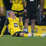 Maximilian Beier Borussia Dortmund, 14 sitzt verletzt auf dem Boden. 20.04.2025, Fussball, 1. Bundesliga: Borussia Dortmund - Borussia Mˆnchengladbach in Dortmund, Signal Iduna Park DFL regulations prohibit any use of photographs as image sequences and/or quasi-video. *** Maximilian Beier Borussia Dortmund, 14 sits injured on the ground 20 04 2025, Football, 1 Bundesliga Borussia Dortmund Borussia Mˆnchengladbach in Dortmund, Signal Iduna Park DFL regulations prohibit any use of photographs as image sequences and or quasi video Copyright: HMBxMedia/xMarcoxBader