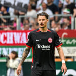 GER, 1. FBL, FC Augsburg vs Eintracht Frankfurt / 20.04.2025, WWK-Arena, Augsburg, GER, 1. FBL, FC Augsburg vs Eintracht Frankfurt, im Bild Robin Koch Frankfurt, 4 *** GER, 1 FBL, FC Augsburg vs Eintracht Frankfurt 20 04 2025, WWK Arena, Augsburg, GER, 1 FBL, FC Augsburg vs Eintracht Frankfurt, in the picture Robin Koch Frankfurt, 4 nordphotoxGmbHx/xHafner nph00200