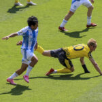 Soccer: FIFA Club World Cup 2025-Group Stage-Ulsan HD at Borussia Dortmund Jun 25, 2025 Cincinnati, Ohio, USA Borussia Dortmund forward Julian Brandt 10 and Ulsan HD midfielder Seungbeom Ko 7 battle for the ball during the second half during a group stage match of the 2025 FIFA Club World Cup at TQL Stadium. Cincinnati TQL Stadium Ohio USA, EDITORIAL USE ONLY PUBLICATIONxINxGERxSUIxAUTxONLY Copyright: xKatiexStratmanx 20250625_sns_gt1_00107_1